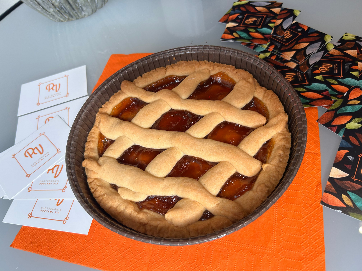 Torta crostata con marmellata di ciliegie
