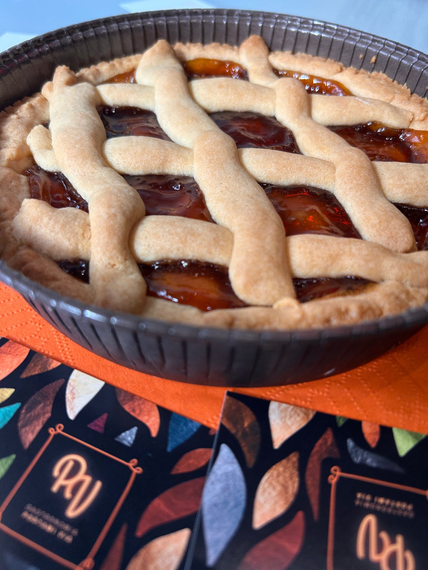 Torta crostata con marmellata di ciliegie
