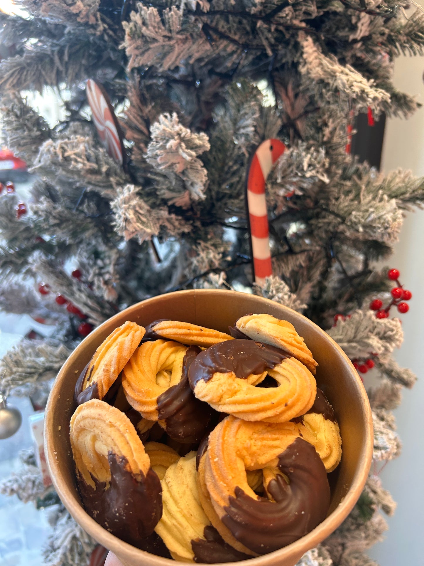 Box Media Biscotti frolla montata intinti nel cioccolato