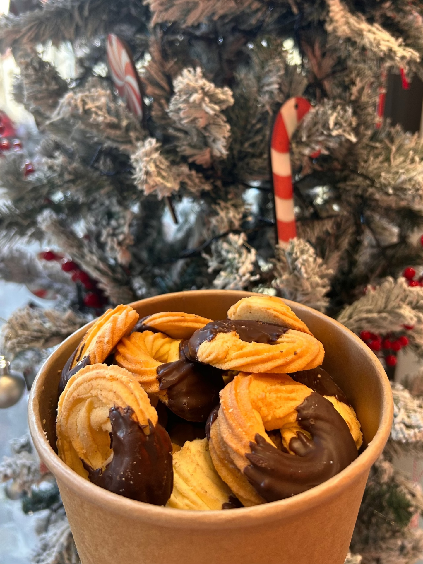 Box Media Biscotti frolla montata intinti nel cioccolato